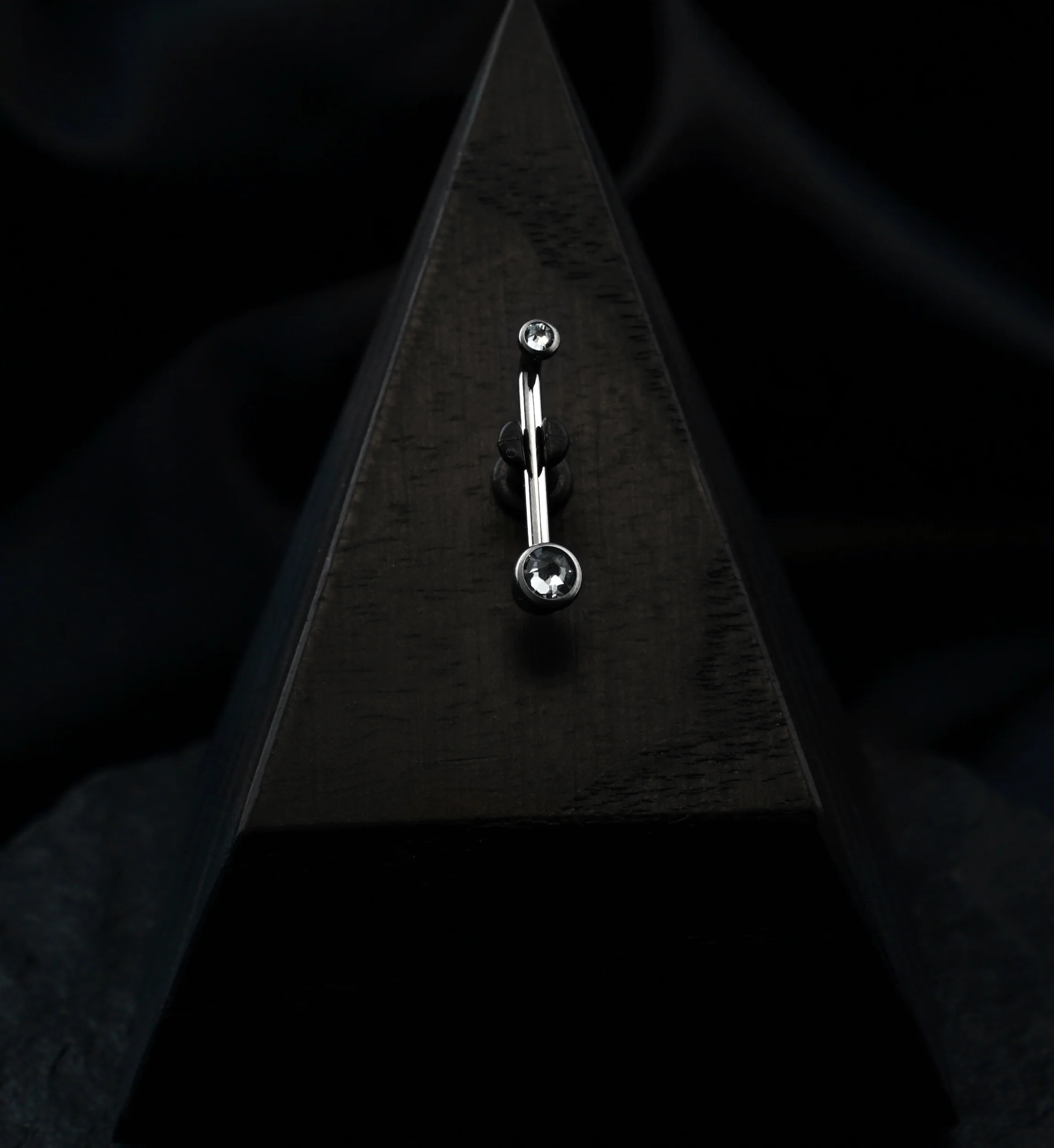 Vertical Clitoral Hood Double Clear CZ Bar - Image 3