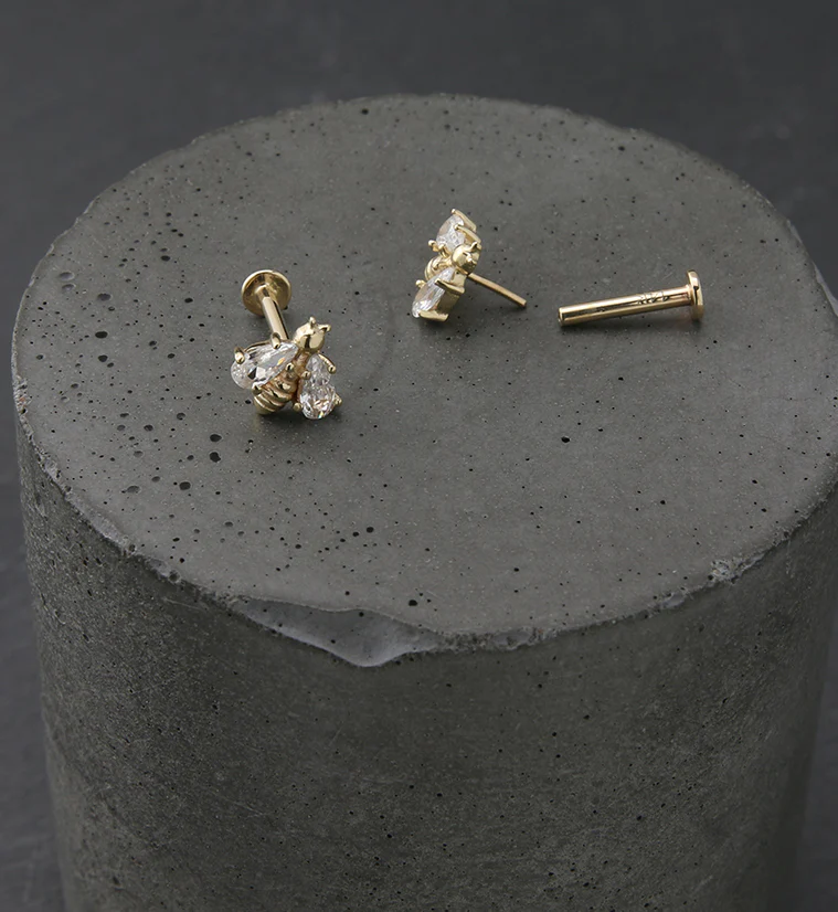 14kt Gold Bee CZ Threadless Labret - Image 2