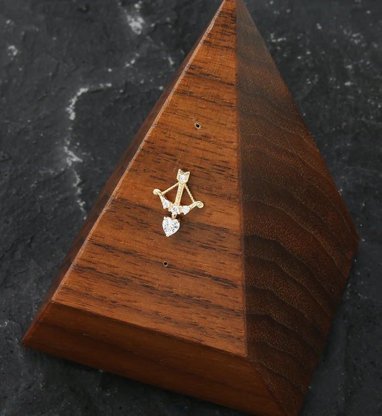 14kt Gold Cupid's Bow And Arrow Clear CZ Threadless Top - Image 2