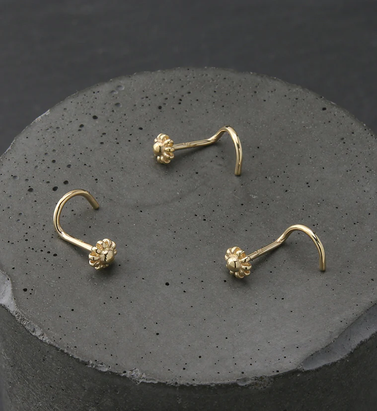 14kt Gold Daisy Nose Screw - Image 2
