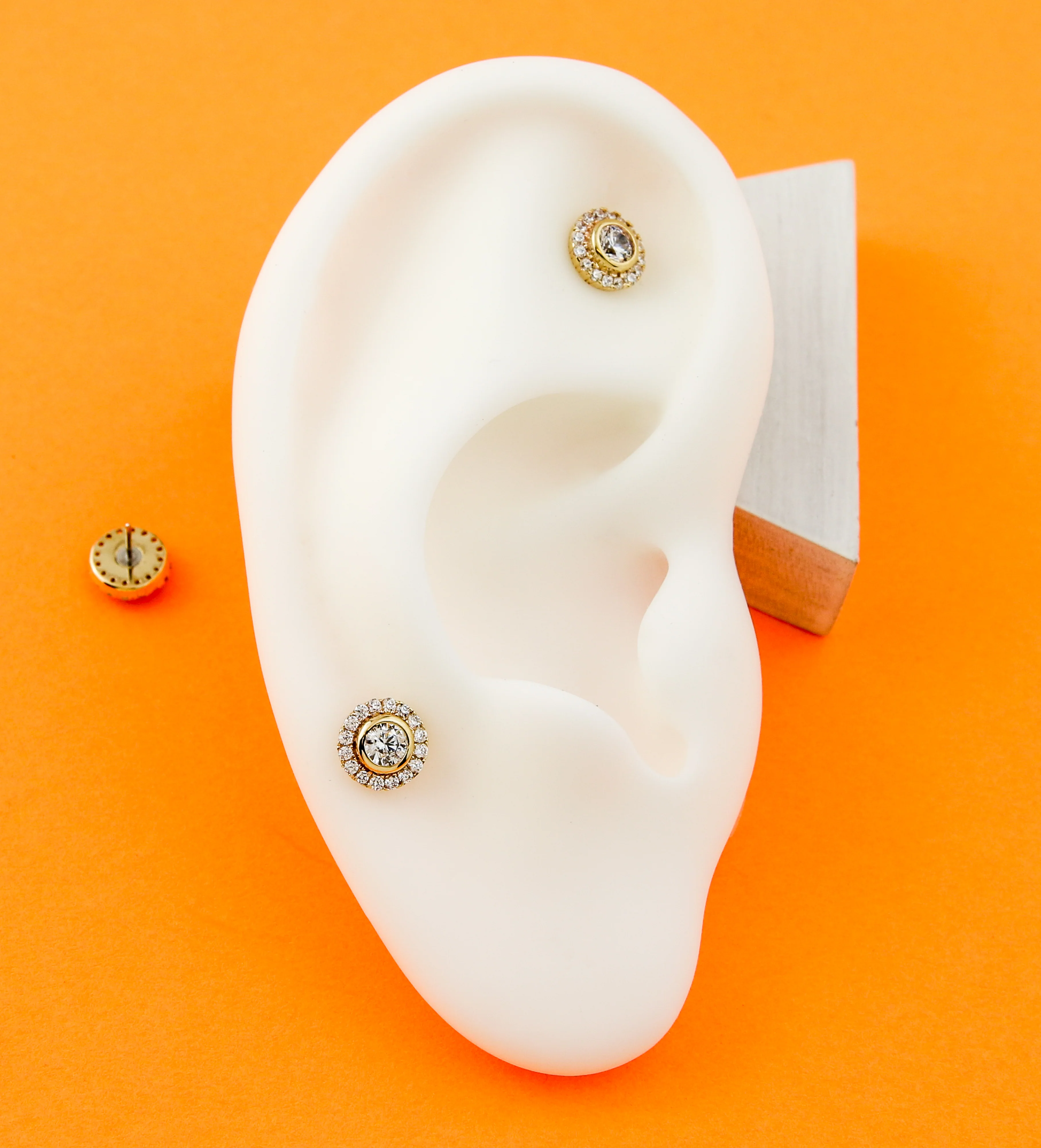 14kt Gold Halo Disk Clear CZ Threadless Top - Image 2