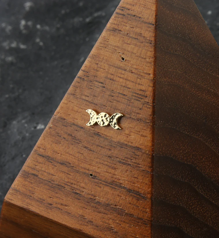 14kt Gold Hammered Moon Phase Threadless Top - Image 2