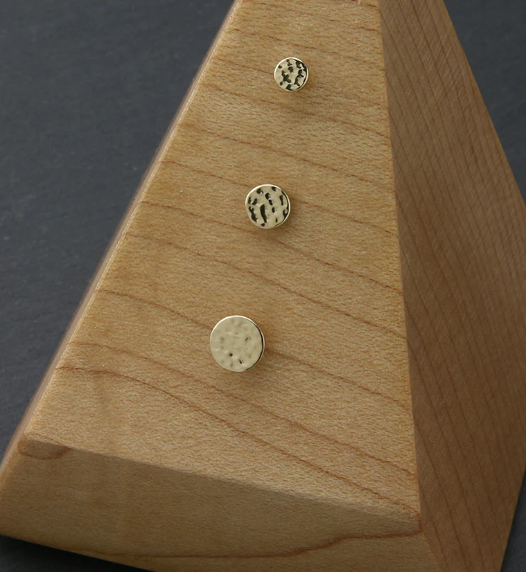 14kt Gold Hammered Round Disc Threadless Top - Image 2