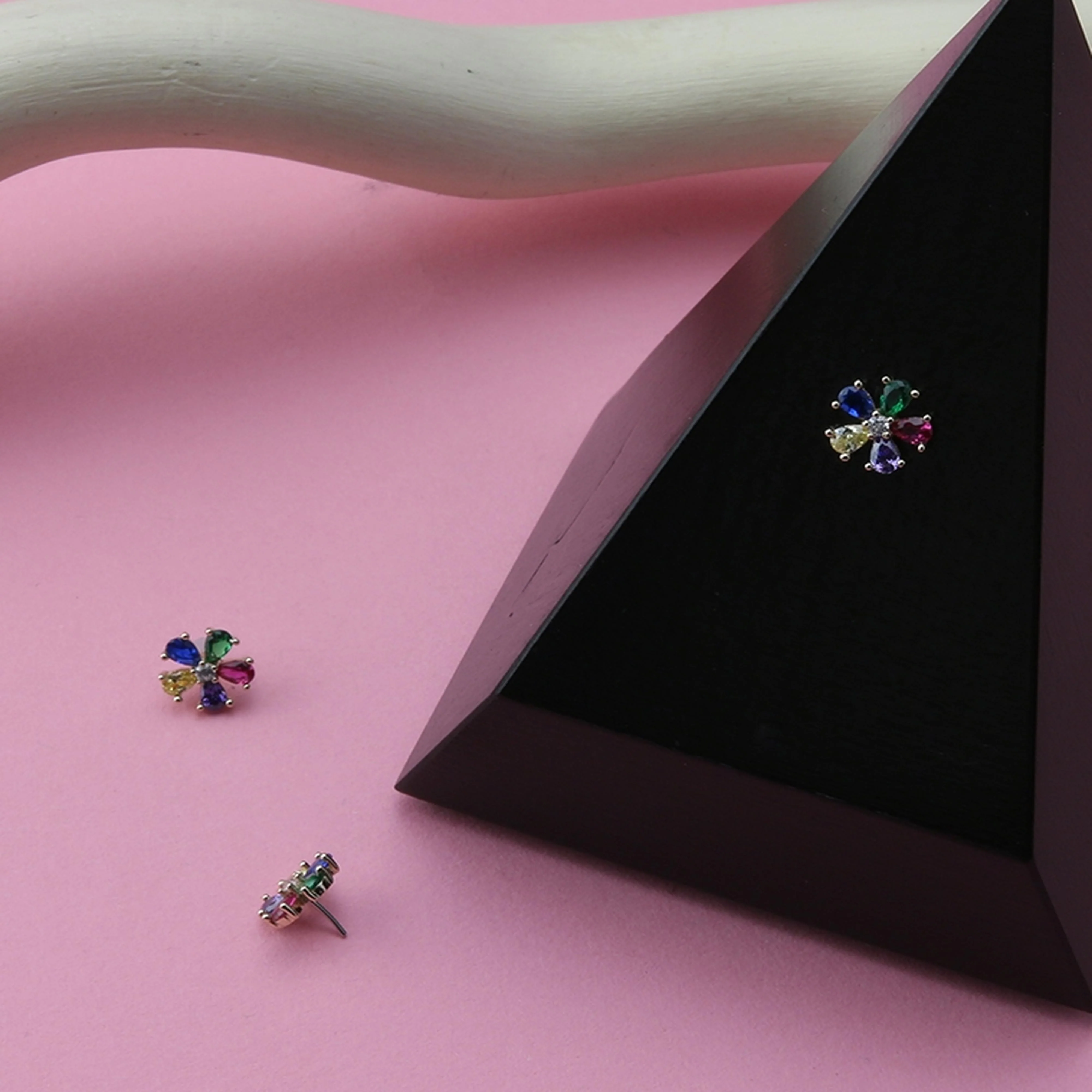 14kt Gold Rainbow CZ Flower Threadless Top - Image 4