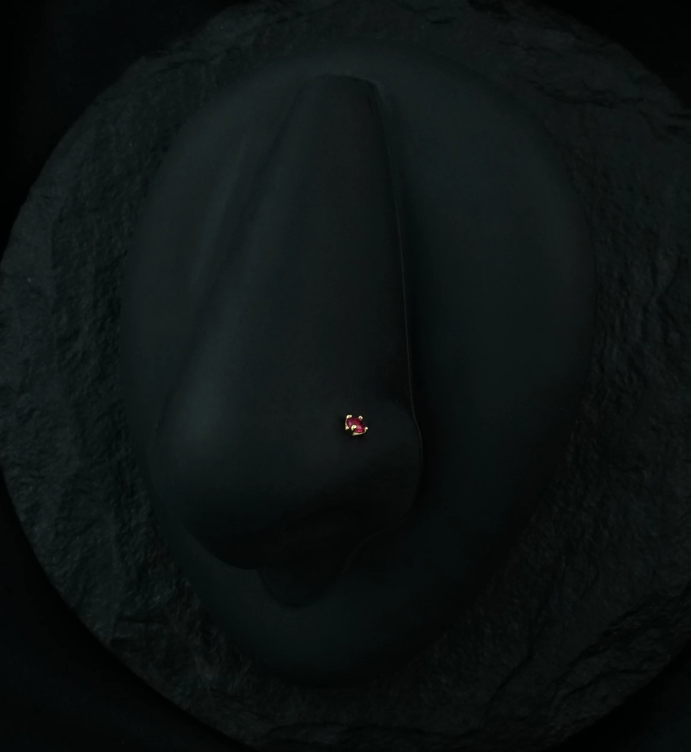 14kt Gold Red Gem Nosebone - Image 2