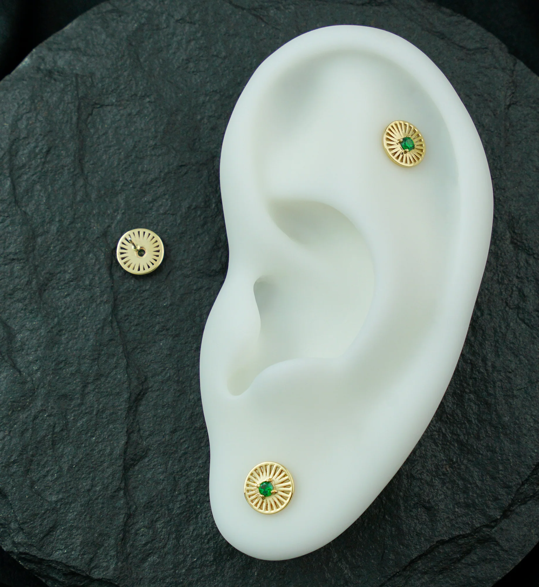 14kt Gold Empire Emerald CZ Threadless Top - Image 2