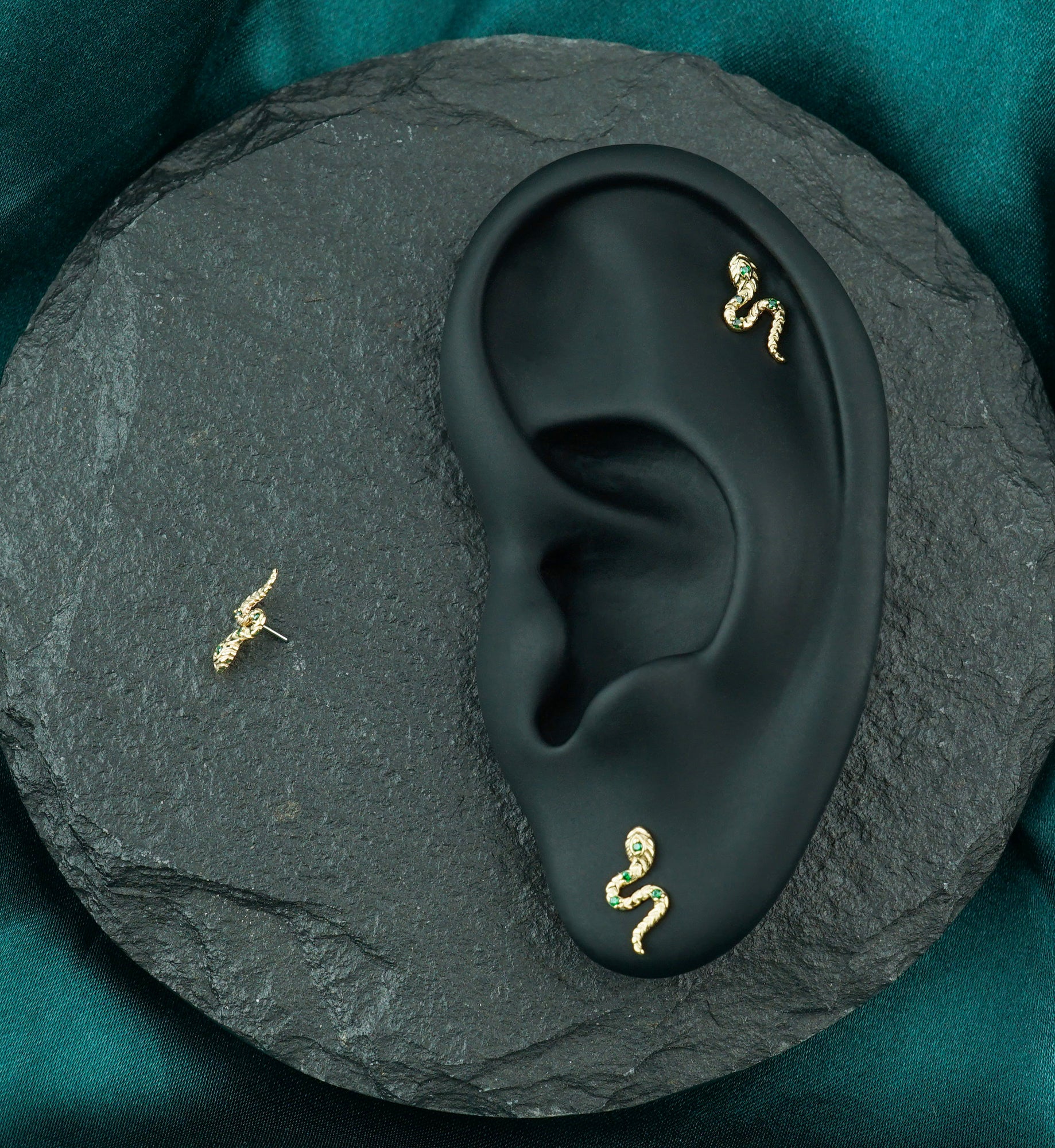 14kt Gold Scaly Snake Emerald CZ Threadless Top - Image 2