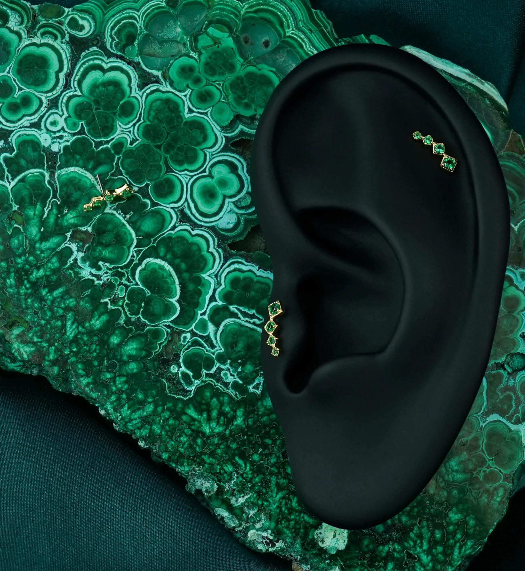 14kt Gold Square Crescendo Emerald CZ Threadless Top - Image 3