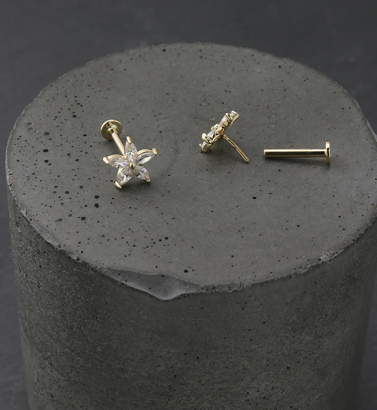 14kt Gold Starflower CZ Threadless Labret - Image 2