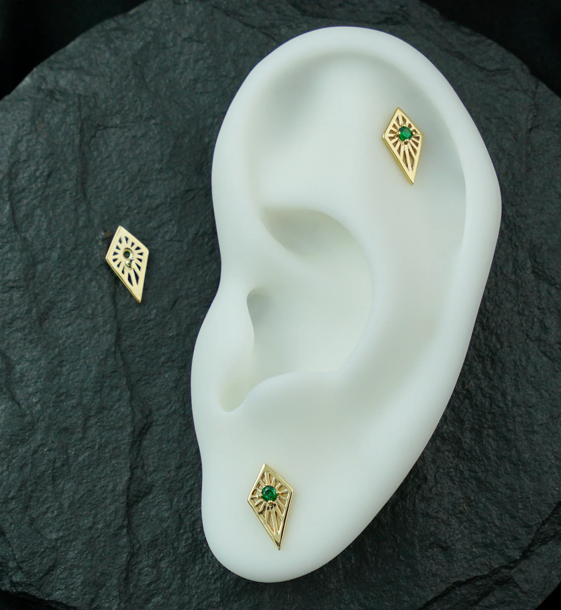 14kt Gold Tetra Emerald CZ Threadless Top - Image 2
