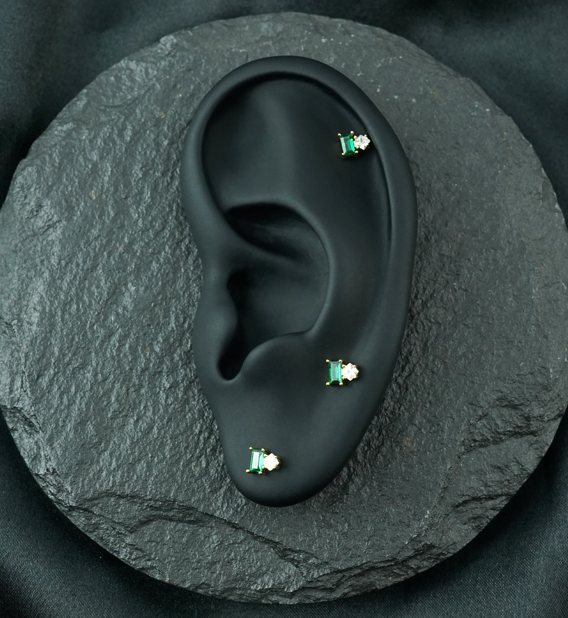 14kt Gold Tilt Emerald CZ Threadless Top - Image 2
