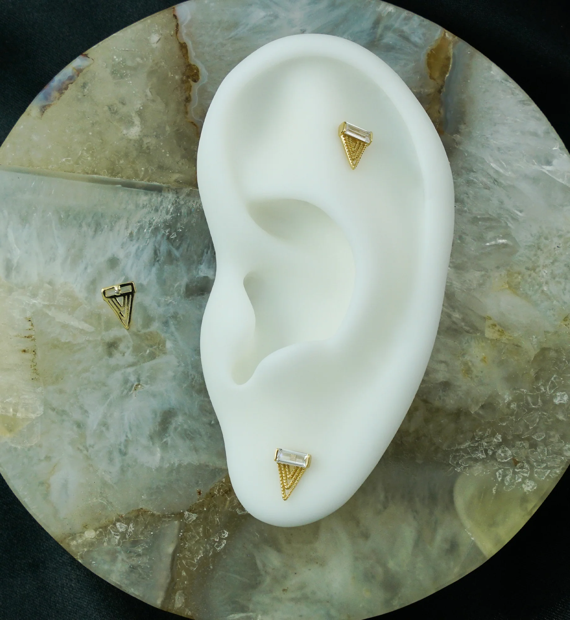 14kt Gold Tri-Layered Point Baguette CZ Threadless Top - Image 2