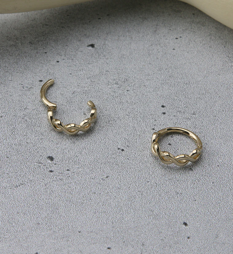 14kt Gold Twisted Hinged Segment Ring - Image 2