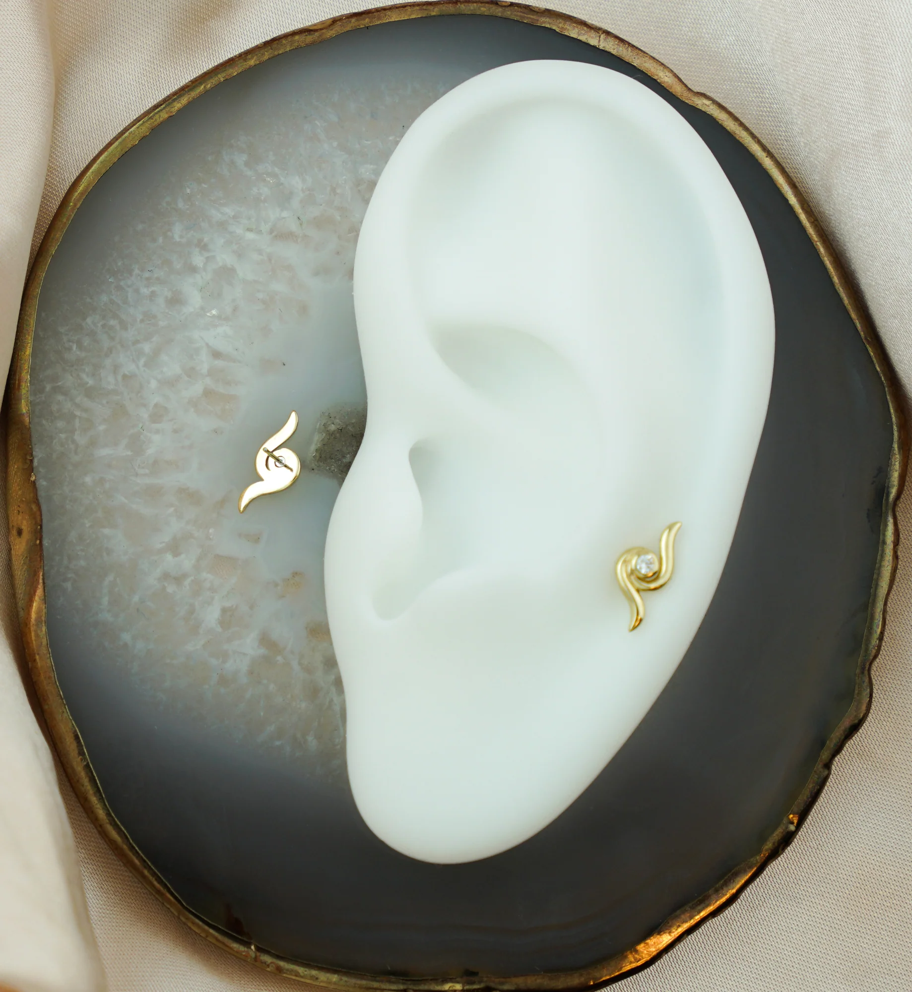 14kt Gold Wave Clear CZ Threadless Top - Image 2
