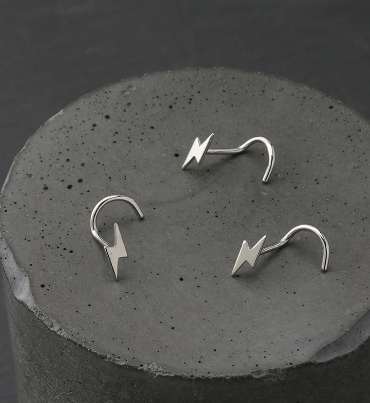 14kt White Gold Bolt Nose Screw - Image 3