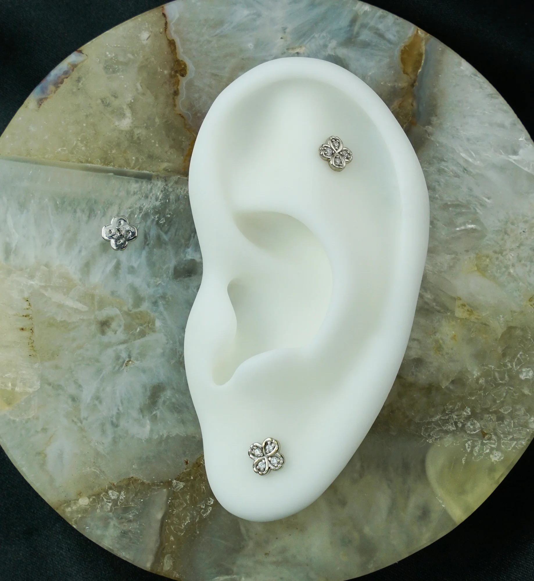 14kt White Gold Clover Clear CZ Threadless Top - Image 2