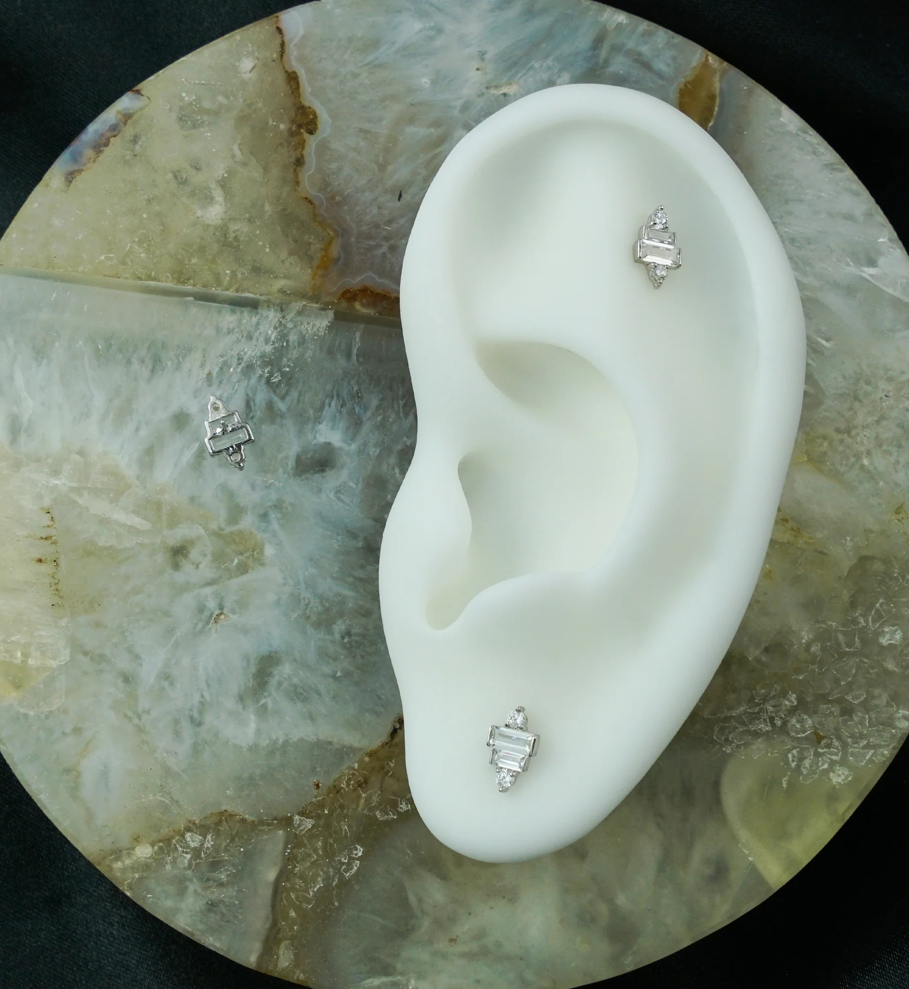 14kt White Gold Dual Baguette CZ Threadless Top - Image 2