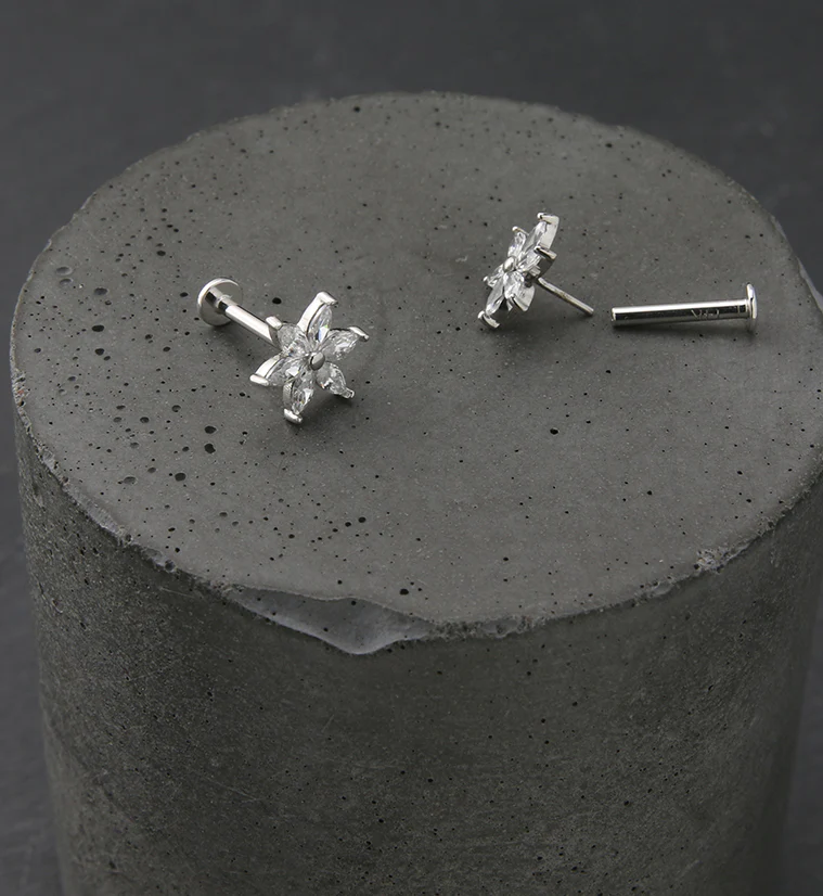 14kt White Gold Flower CZ Threadless Labret - Image 2