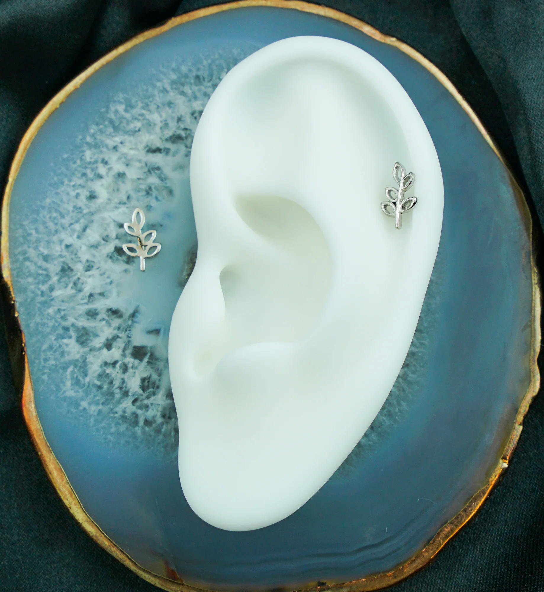 14kt White Gold Leaf Eyelet Threadless Top - Image 2
