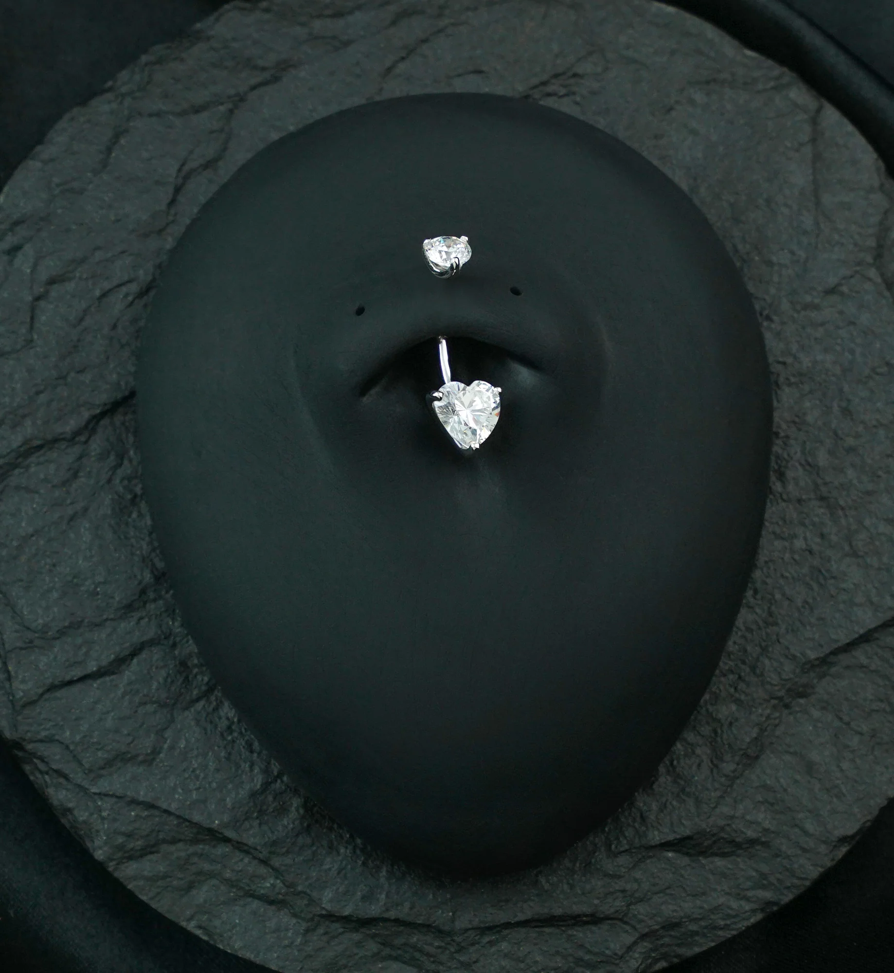 14kt White Gold Prong Heart Clear CZ Belly Button Ring - Image 2