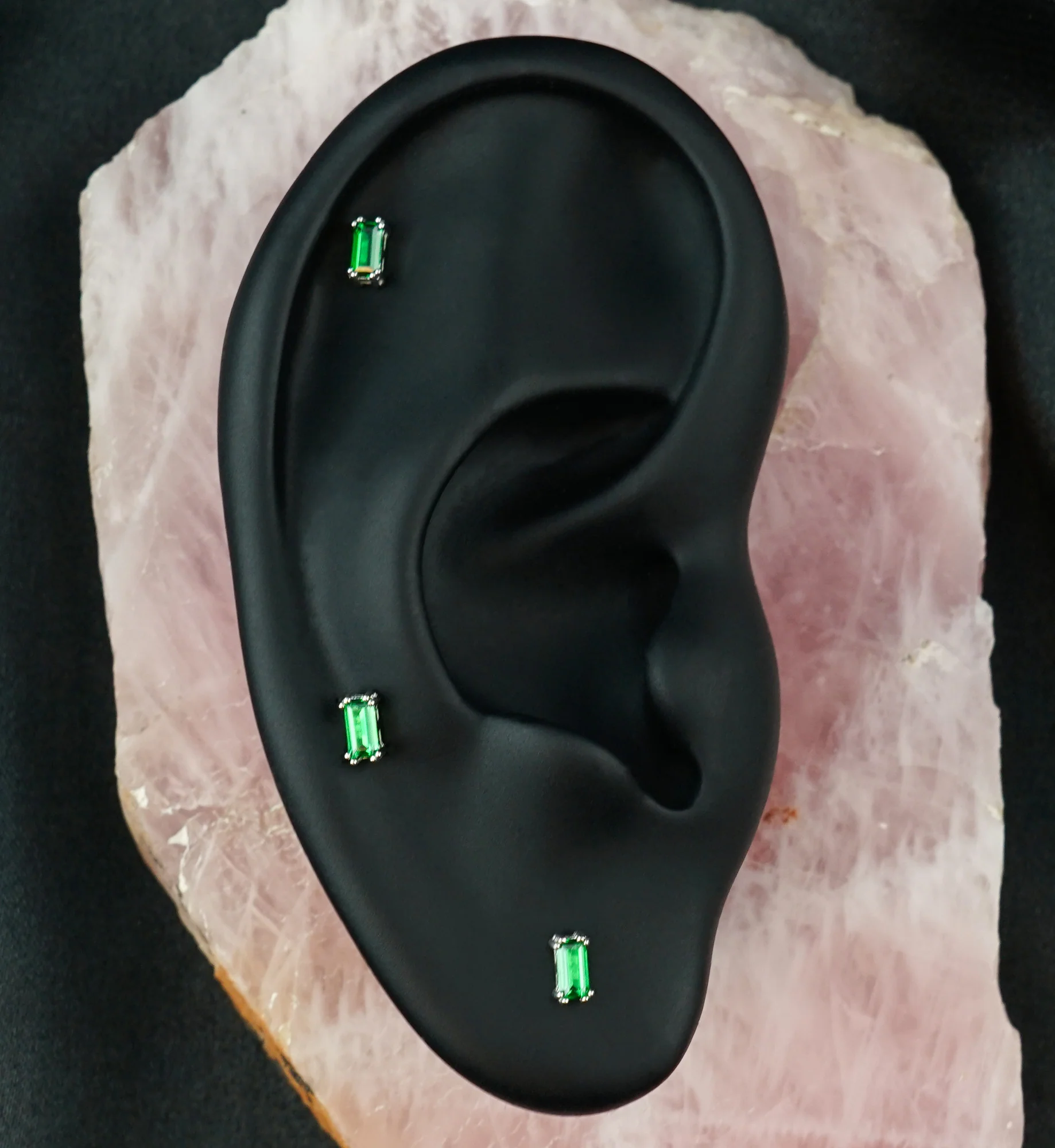 14kt White Gold Rectangle Emerald CZ Threadless Top - Image 2