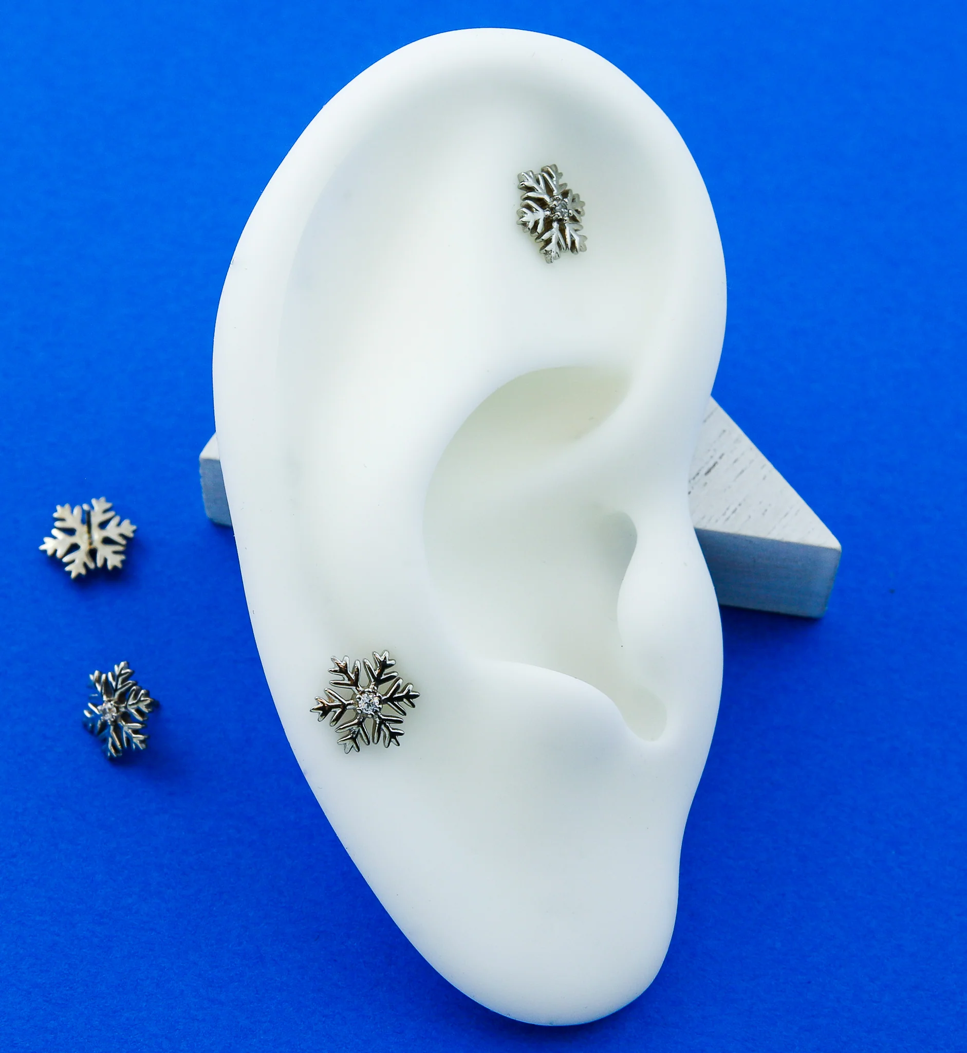 14kt White Gold Snowflake Clear CZ Threadless Top - Image 2