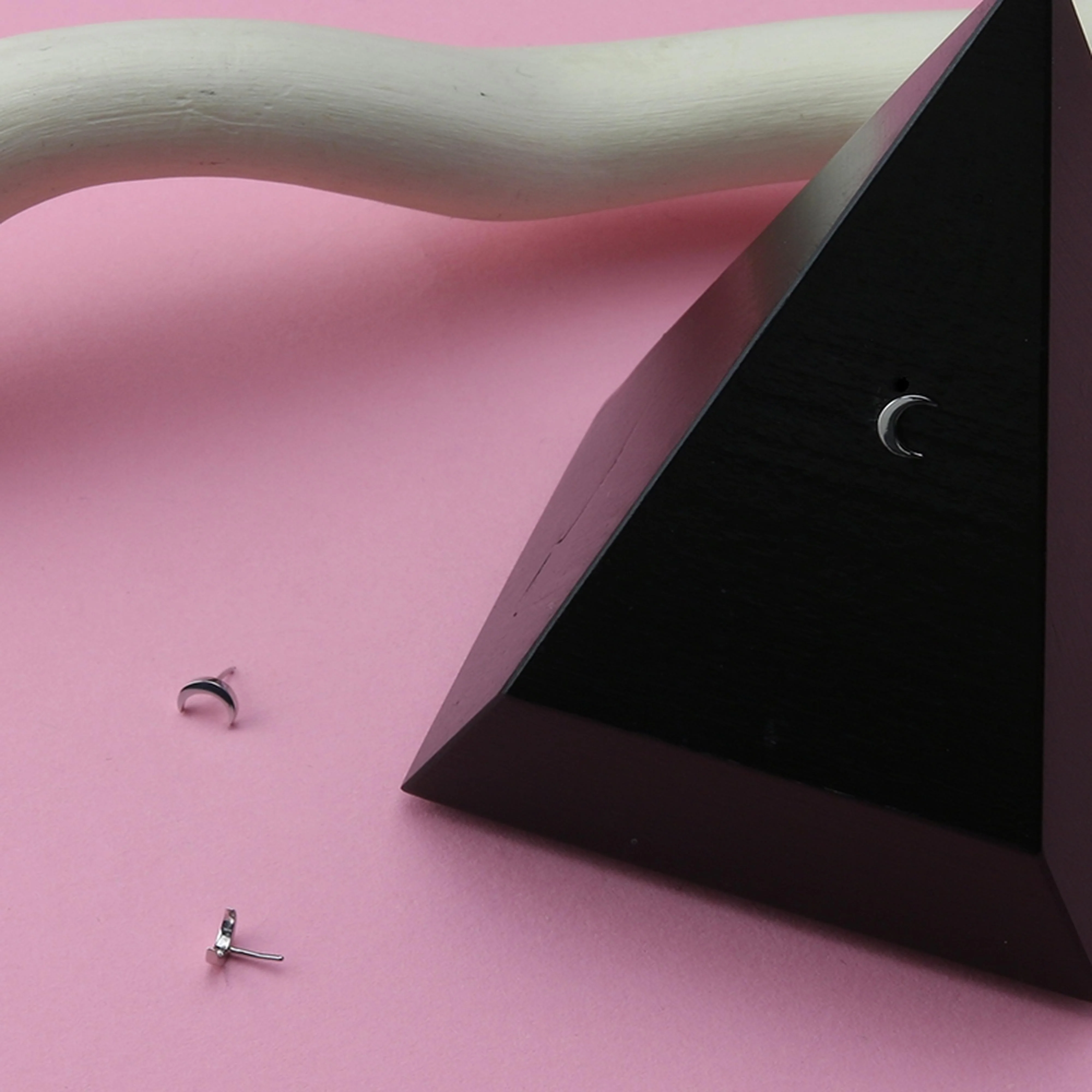 14kt White Gold Waxing Crescent Moon Threadless Top - Image 4
