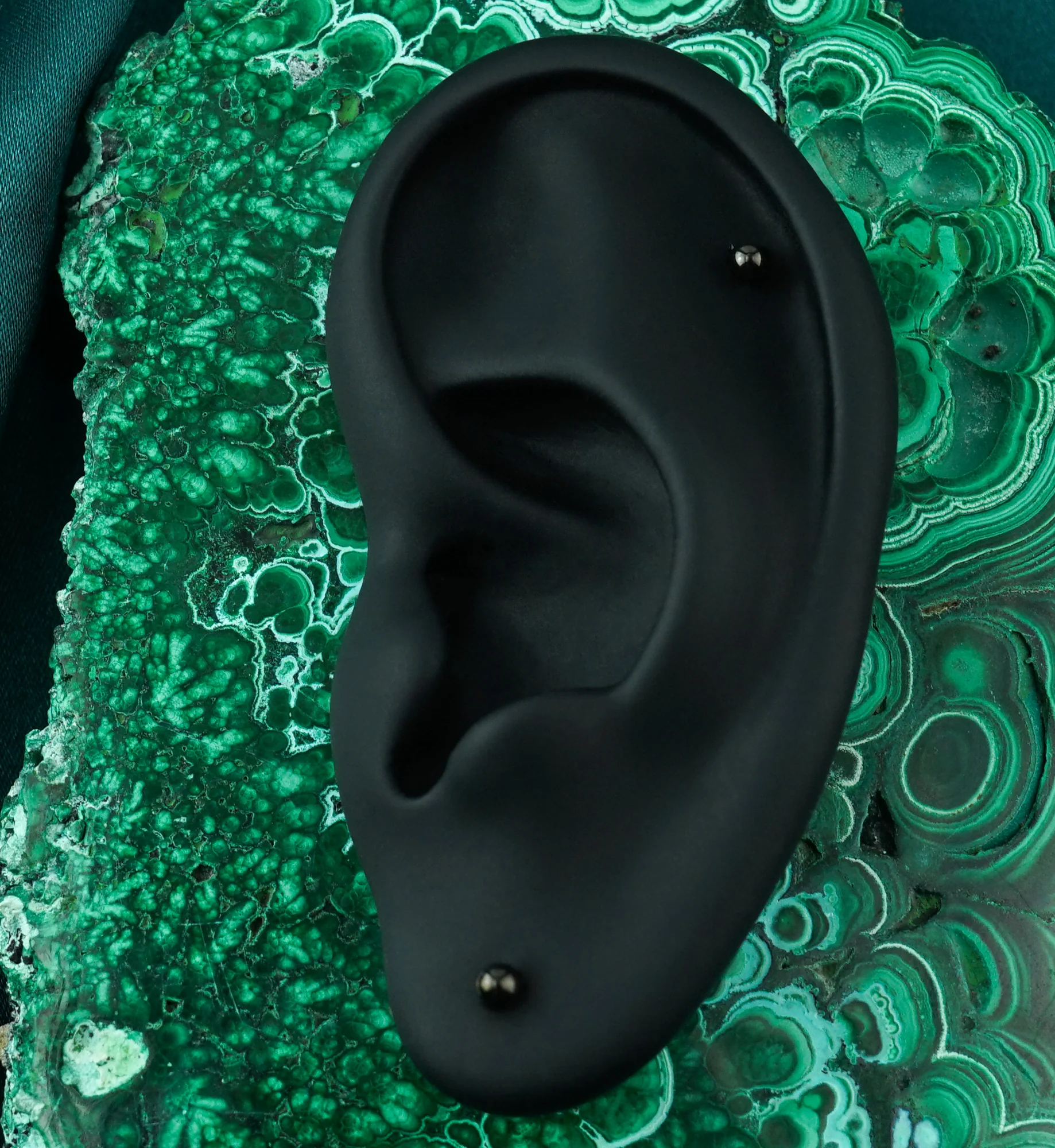 16G Black PVD Titanium Labret - External Threading - Image 3