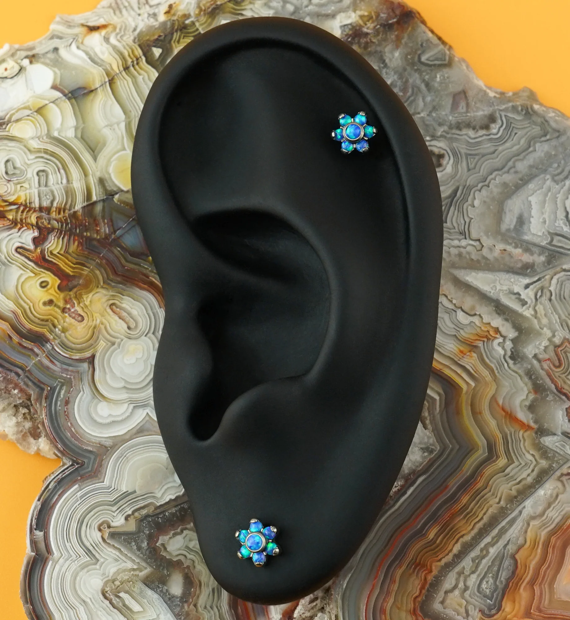 16G Blue Opalite Flower Top Titanium Labret - Image 2