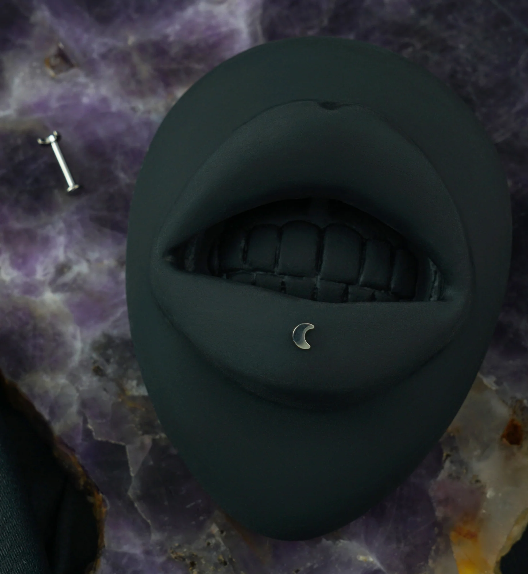 Crescent Moon Titanium Labret - Image 3