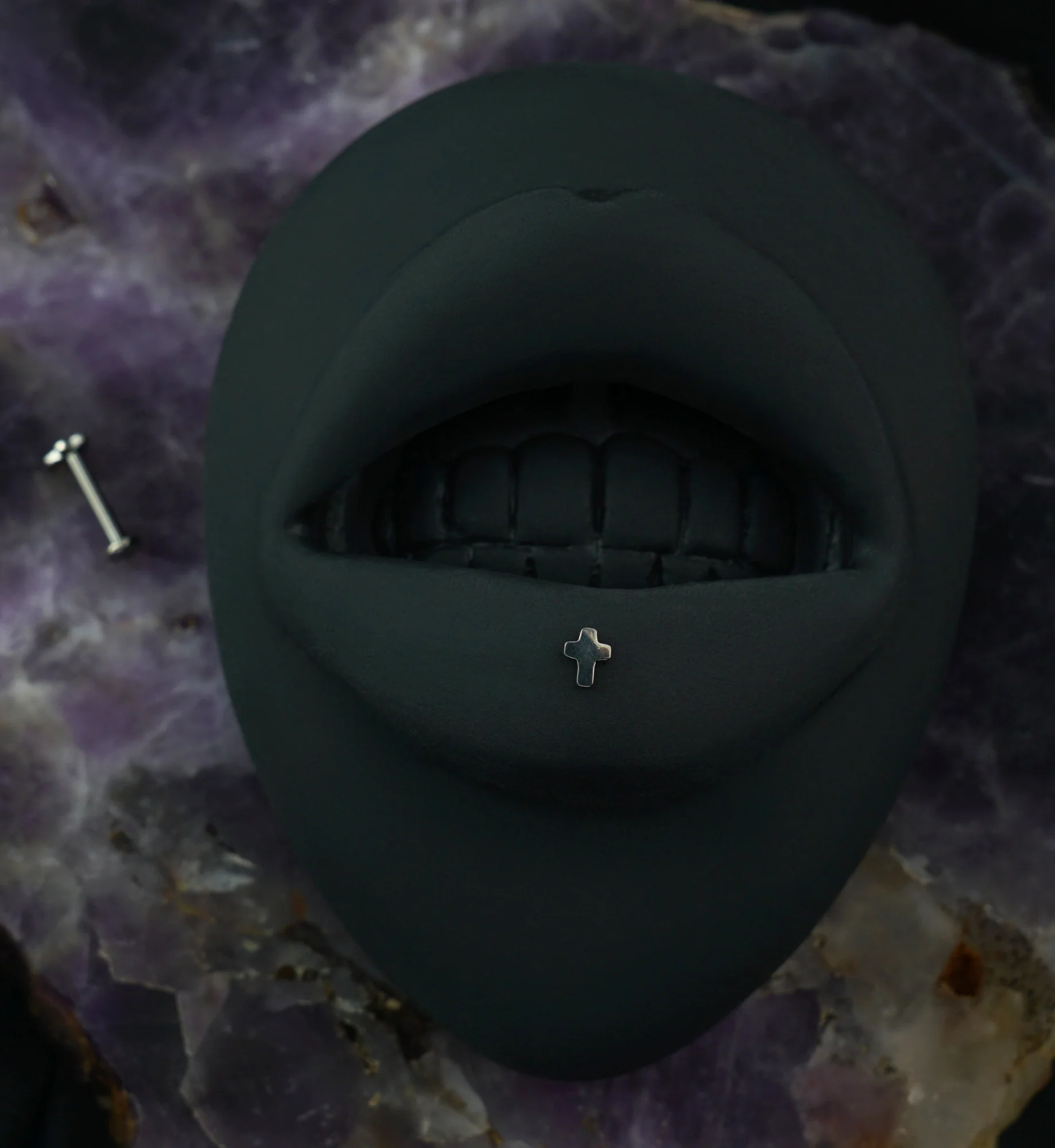 Cross Titanium Labret - Image 2