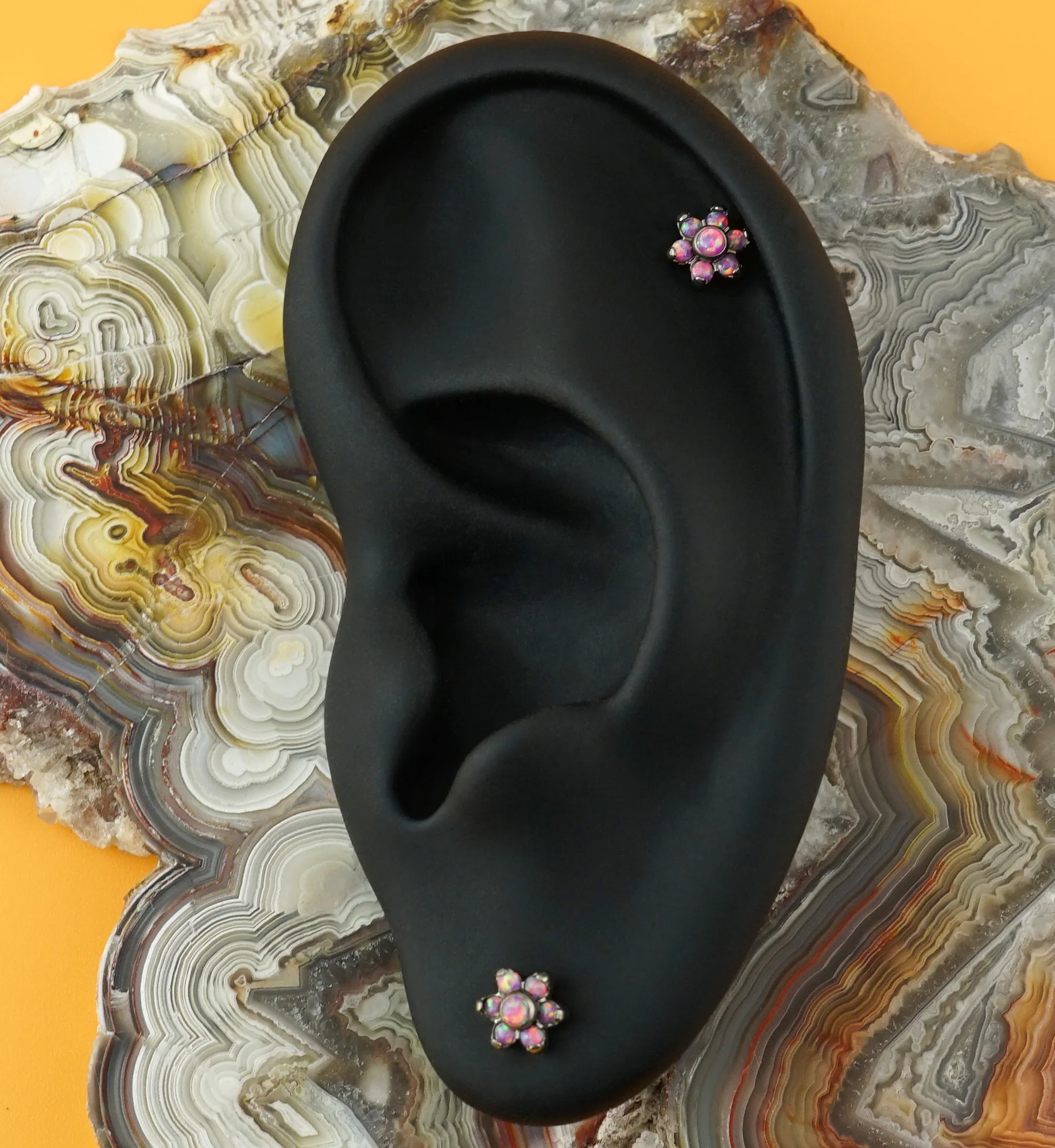 16G Pink Opalite Flower Top Titanium Labret - Image 2