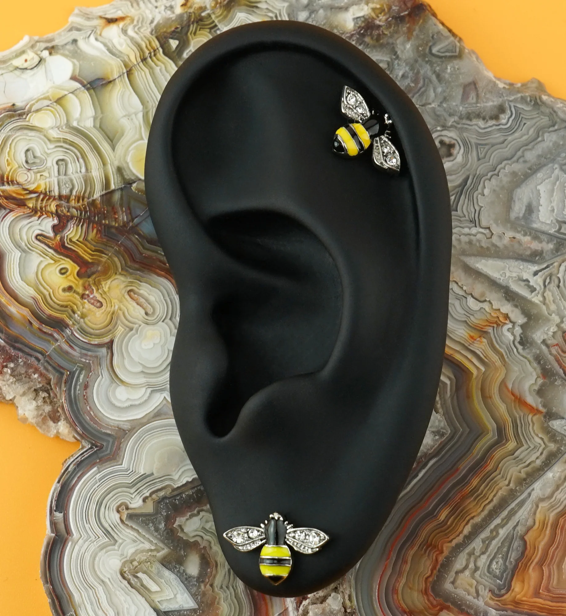 18G Bumblebee Internally Threaded Labret - Image 3