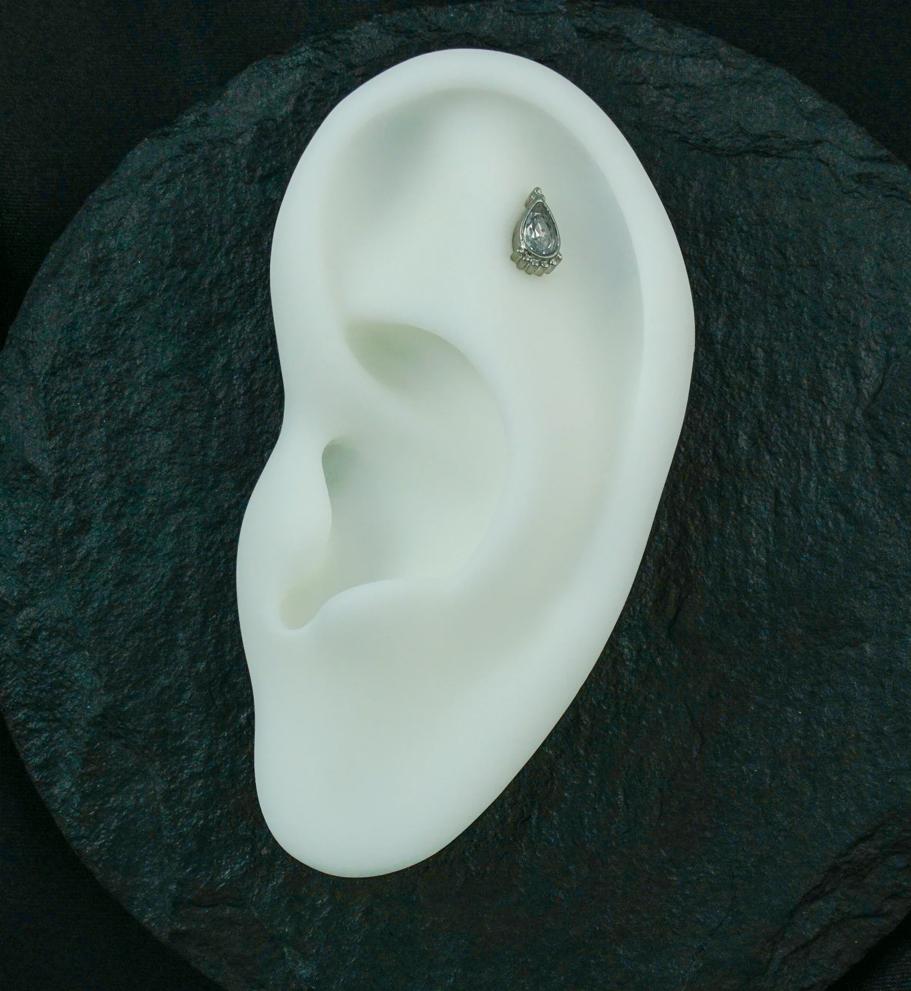 18G Teardrop CZ Internally Threaded Labret - Image 2