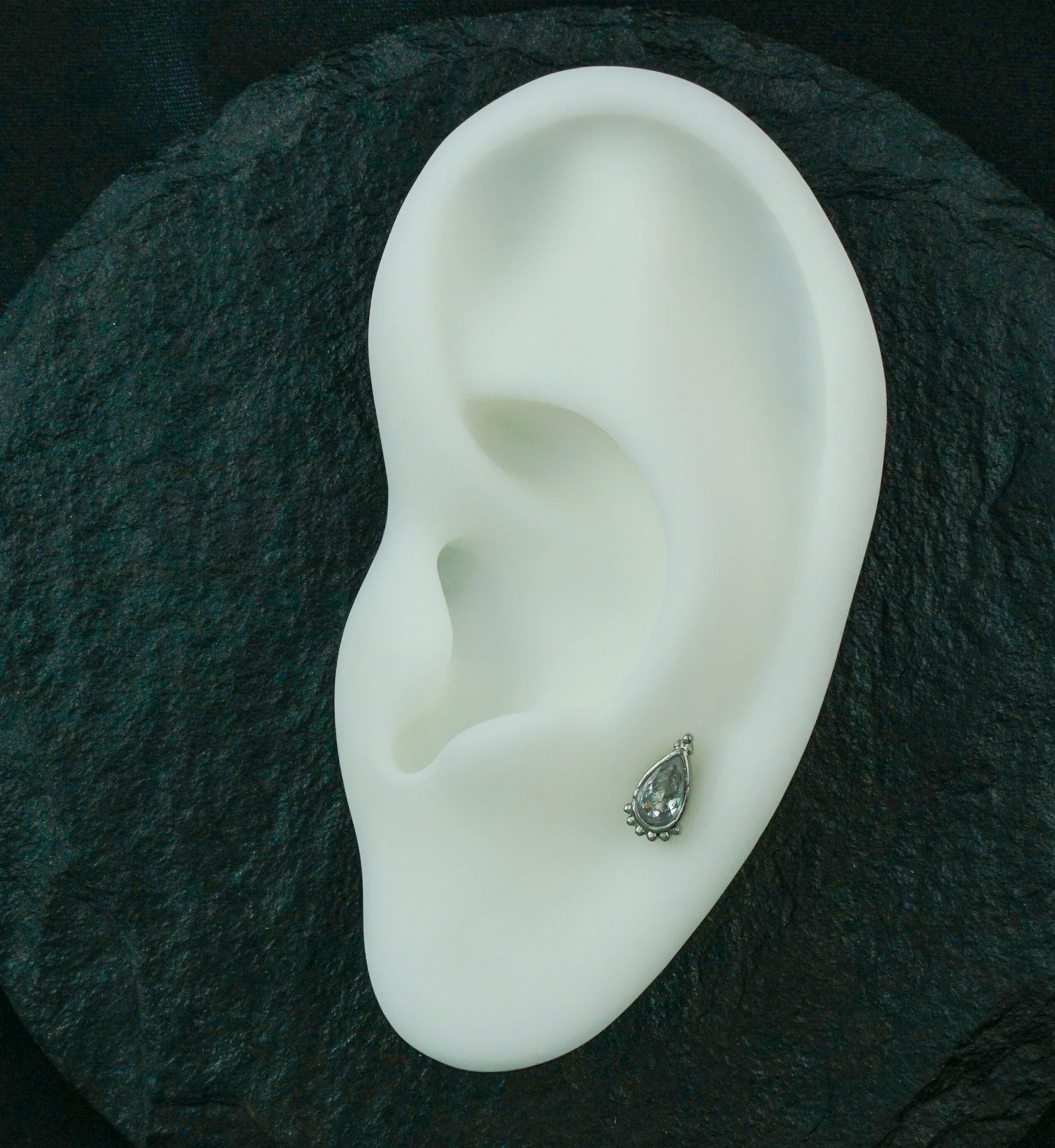 18G Teardrop CZ Internally Threaded Labret - Image 3