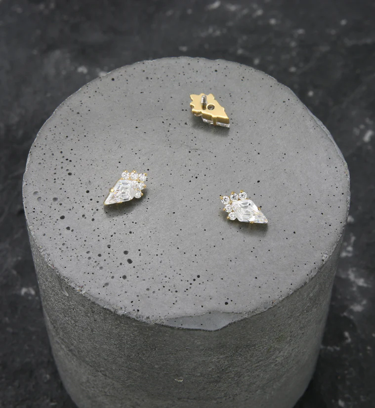 24kt Gold PVD Adorn Clear CZ Internally Threaded Titanium Top - Image 2