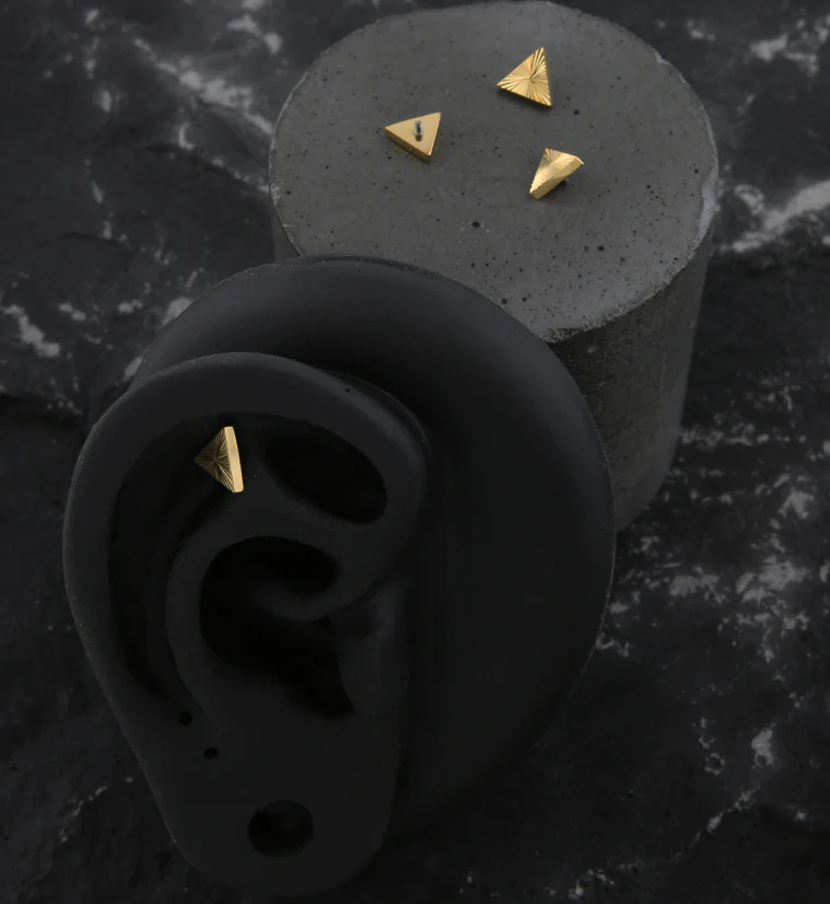 24kt Gold PVD Score Triangle Internally Threaded Top - Image 2