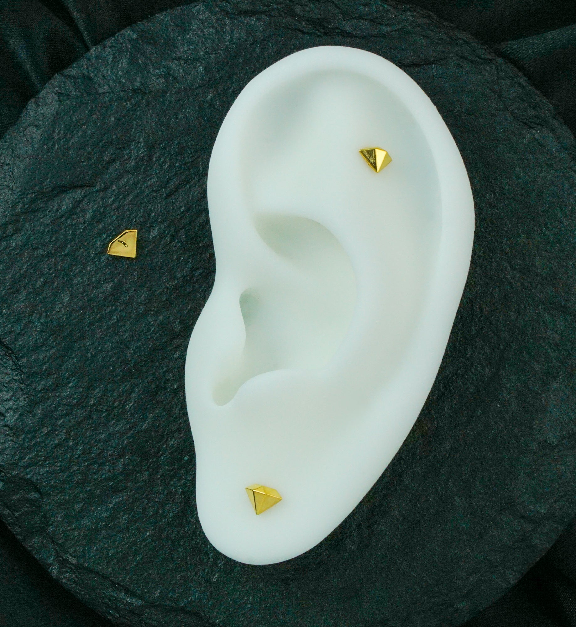 24kt Gold PVD Diamond Shape Titanium Threadless Top - Image 2