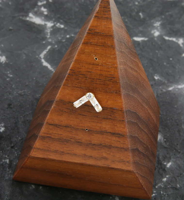 24kt Gold PVD Point Baguette Clear CZ Titanium Threadless Top - Image 2