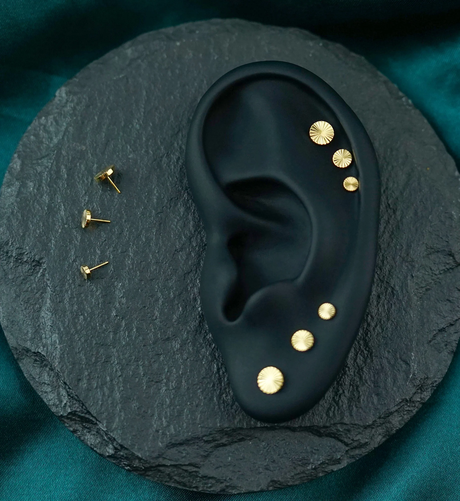24kt Gold PVD Score Disk Titanium Threadless Top - Image 2