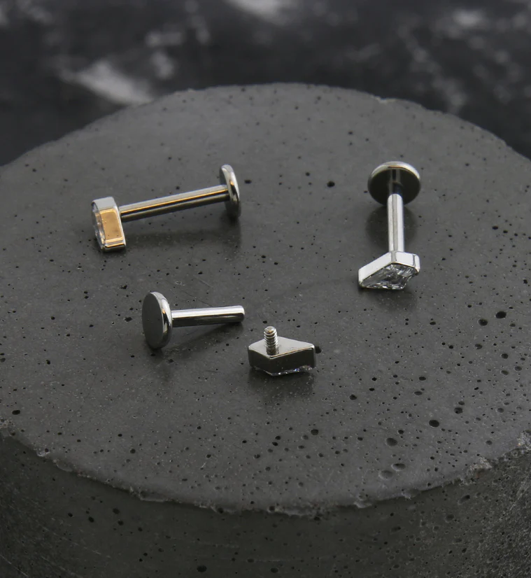 Abyss Clear CZ Internally Threaded Titanium Labret - Image 2