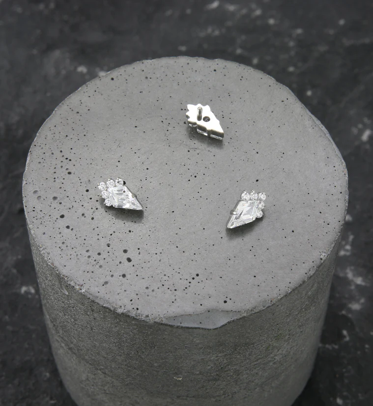 Adorn Clear CZ Internally Threaded Titanium Top - Image 2