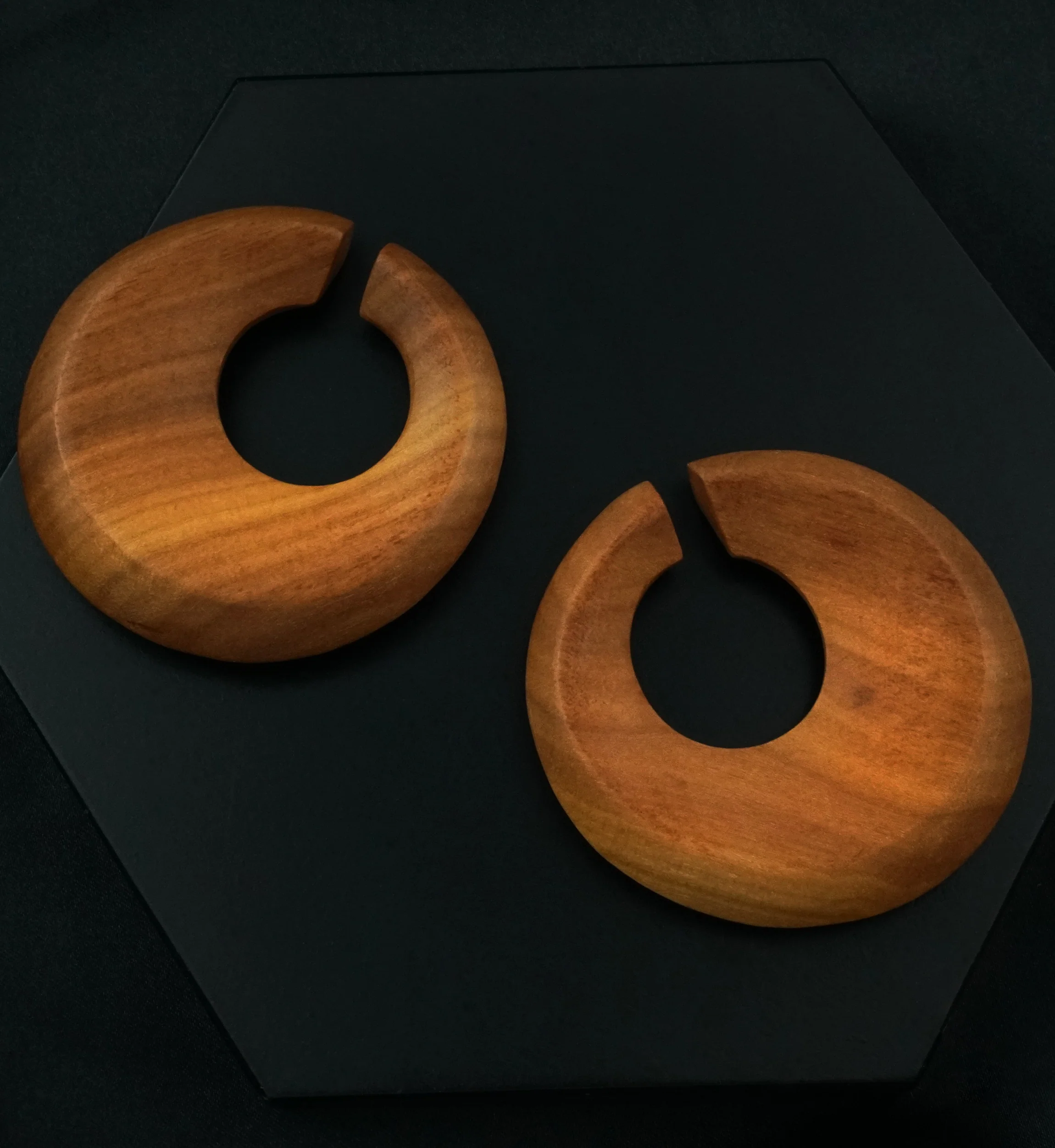Annular Hoop Wooden Hangers - Image 3