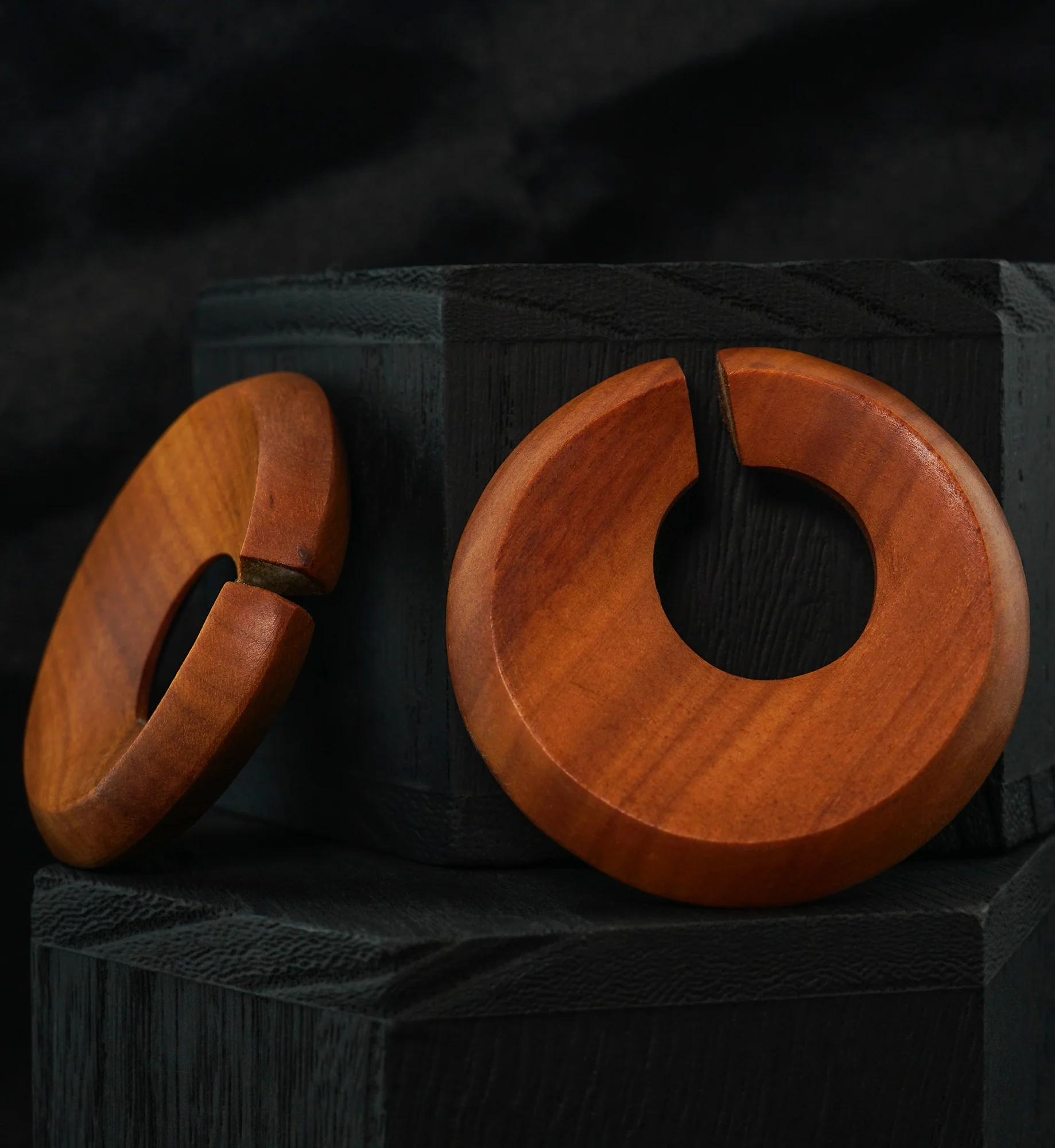 Annular Hoop Wooden Hangers - Image 4