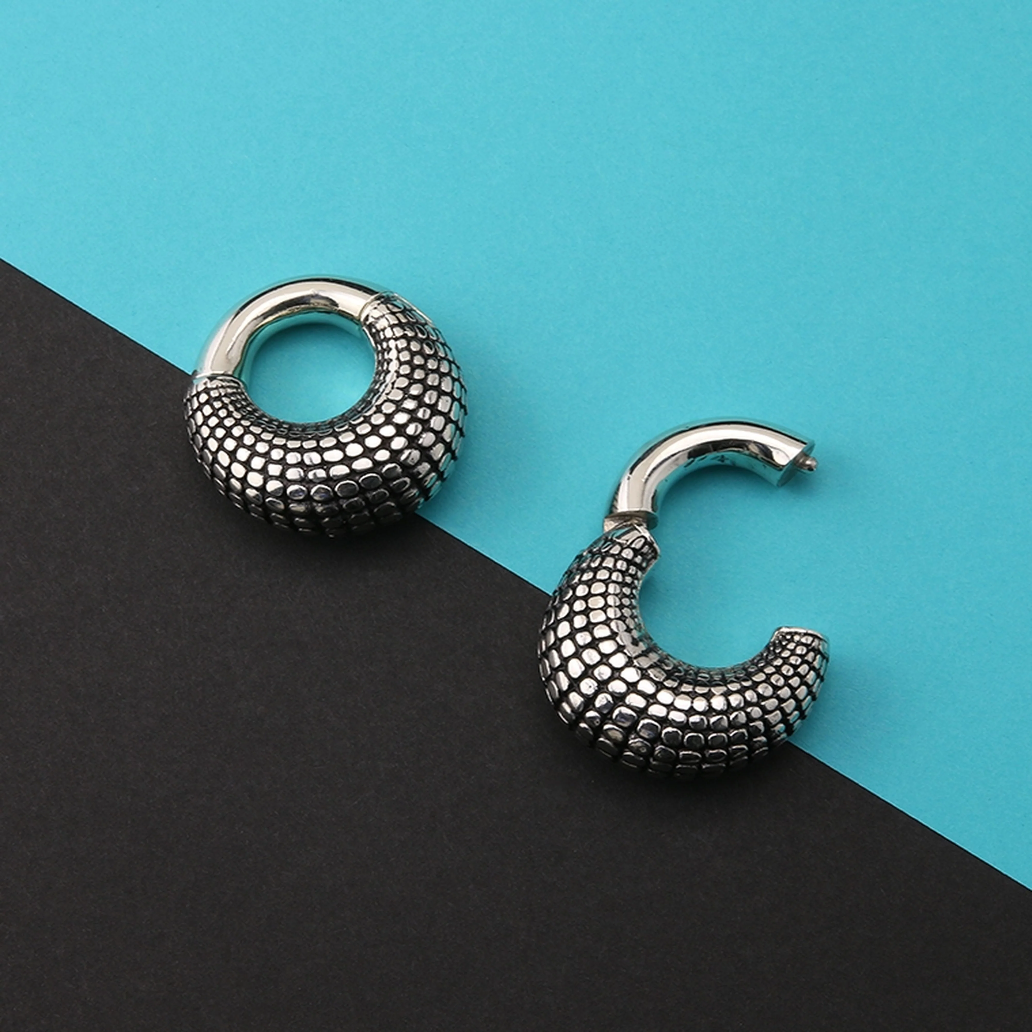Atom Ring White Brass Hinged Ear Weights - Image 3