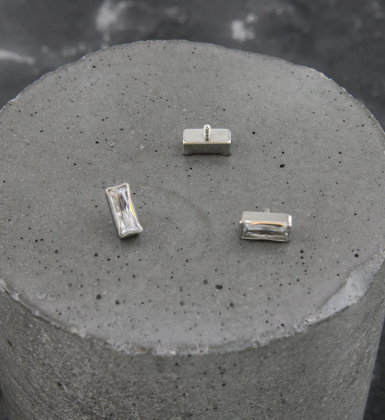 Baguette Clear CZ Internally Threaded Titanium Top - Image 2