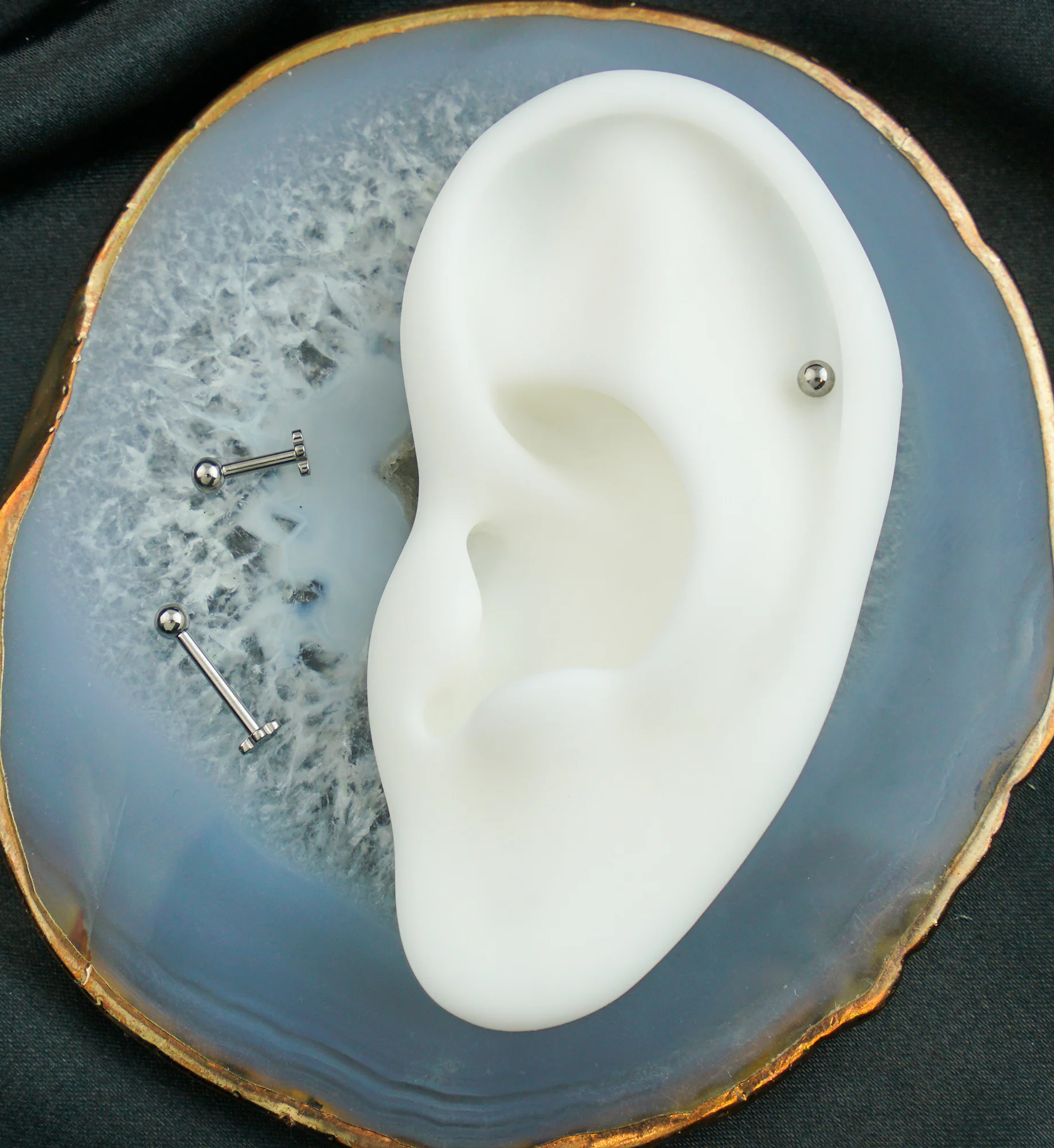 Ball Top Internally Threaded Titanium Flower Back Labret - Image 2