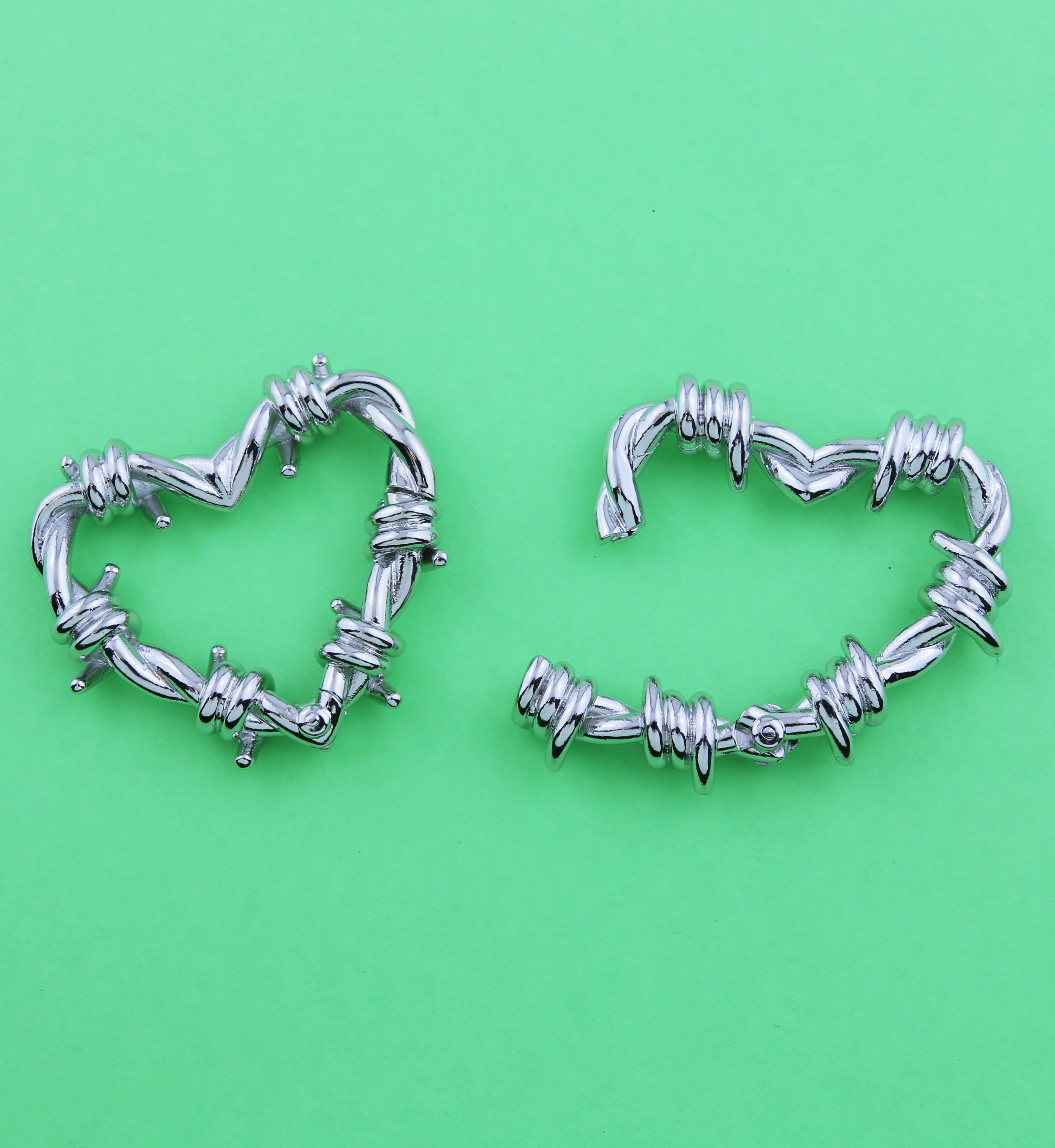 Barbed Heart Stainless Steel Hinged Ear Weights - Image 2