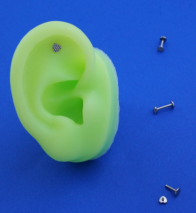 Beaded Heart Internally Threaded Titanium Labret - Image 2