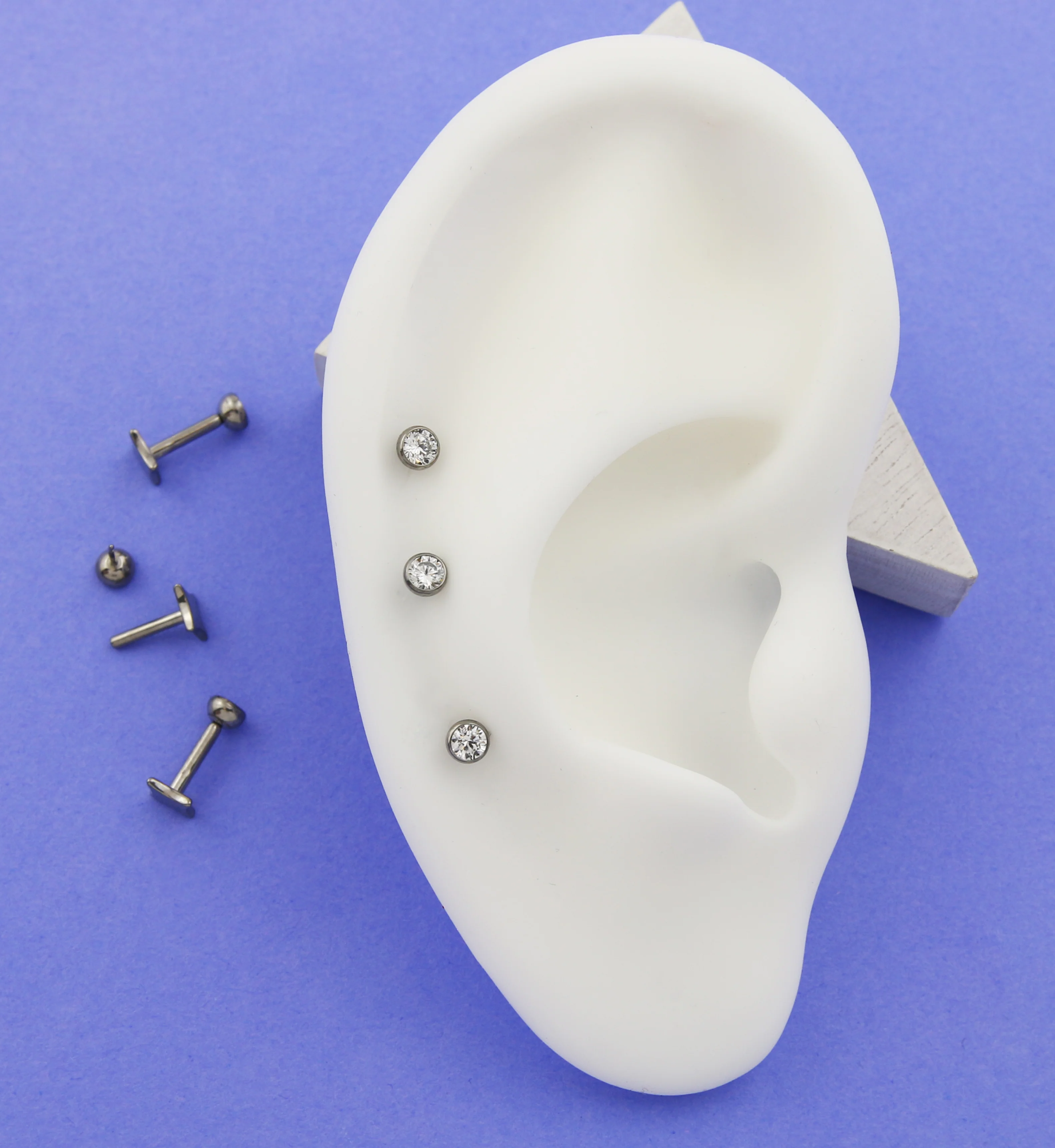 Bezel Clear CZ Rhombus Back Titanium Threadless Labret - Image 2
